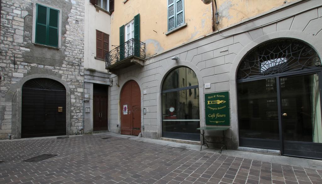 Ancient Courtyard Bonanomi In Como Historic Centre ภายนอก รูปภาพ